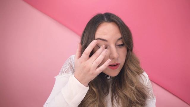 Christian Louboutin Eyeshadows Review | Beauty Lab | Cosmopolitan UK смотреть онлайн