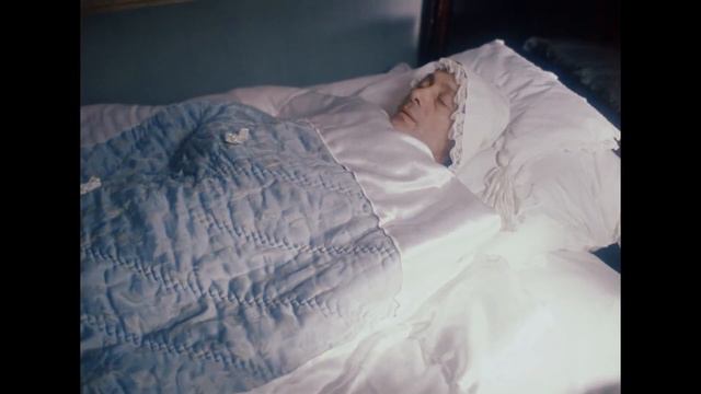 281) За вами гонятся, а вы лежите в халате и думаете бог знает о чём!