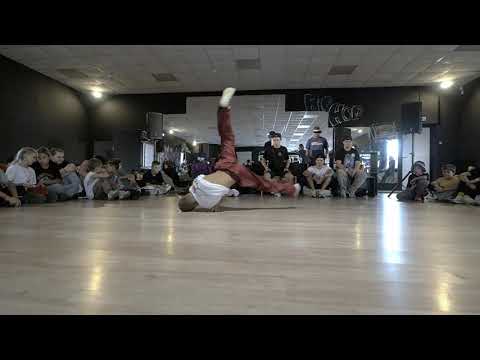 Брейкданс батл ↔ Дети до 9 лет ↔ Med vs Opasniy Max ↔ 1'8 ↔ WHO IS WIN #whoiswin #bmvideo смотреть онлайн