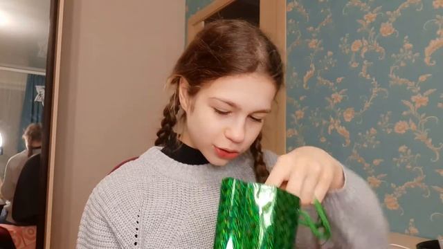 VLOG:Отмечаем Новый год/Подарок сестре/Едем в магазин смотреть онлайн