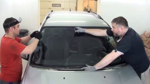 Замена лобового стекла на Toyota RAV4 в Казани.