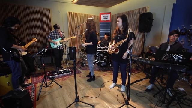 Hello:Someone like you Adele Saxophone cover by Saxpackgirl смотреть онлайн
