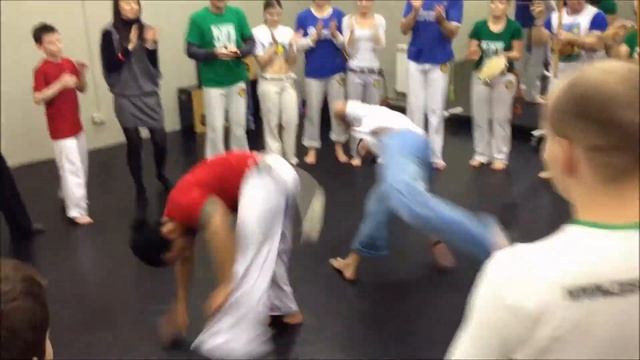 Roda de capoeira (Grupo Axe Capoeira) смотреть онлайн