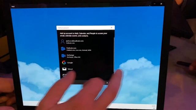 Hands on with Windows 10X on the Lenovo ThinkPad X1 Fold смотреть онлайн