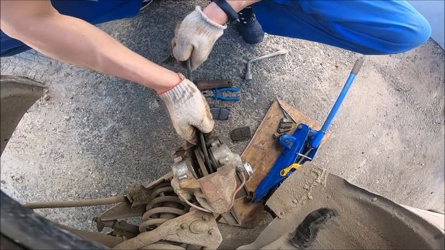 ЗАМЕНА ПЕРЕДНИХ ТОРМОЗНЫХ КОЛОДОК ВАЗ 2101-2107 смотреть онлайн