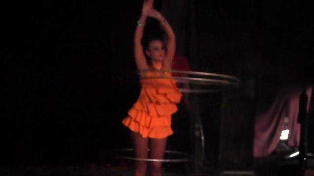 Игра с хула-хупами. Воронежский цирк Арена в Сергиевом Посаде. смотреть онлайн