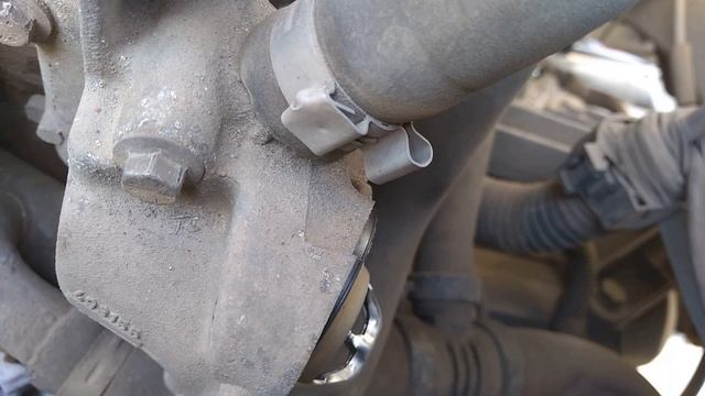 Замена АНТИФРИЗА, ЗАМЕНА ТЕРМОСТАТА, РАСШИРИТЕЛЬНОГО БОЧКА Логан Сандеро Дастер Ремонт в машине смотреть онлайн