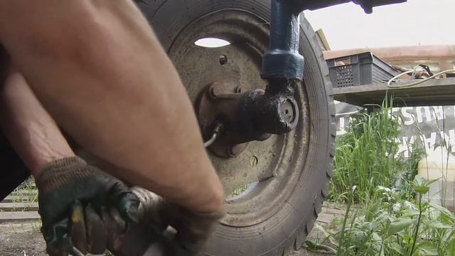 Трактор ЮМЗ 6 подготовка к сезону сенокоса. смотреть онлайн