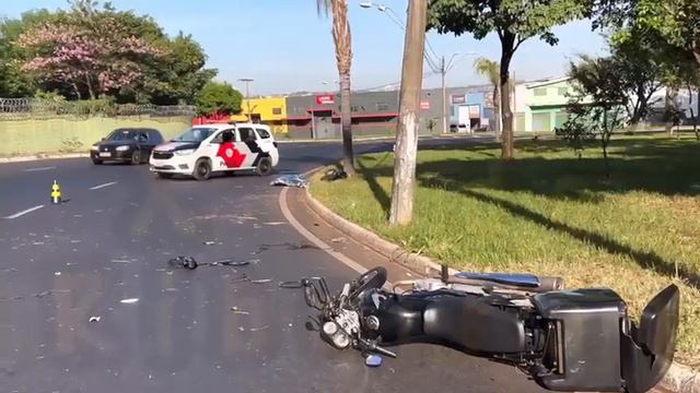 Motociclista morre após acidente na rotatória da Thomaz Alberto com a Costa e Silva смотреть онлайн