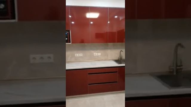 Заказ УТ238. Стильная кухня из пластика цвета Бургундий и Водостойкой столешницей Римский камень. смотреть онлайн