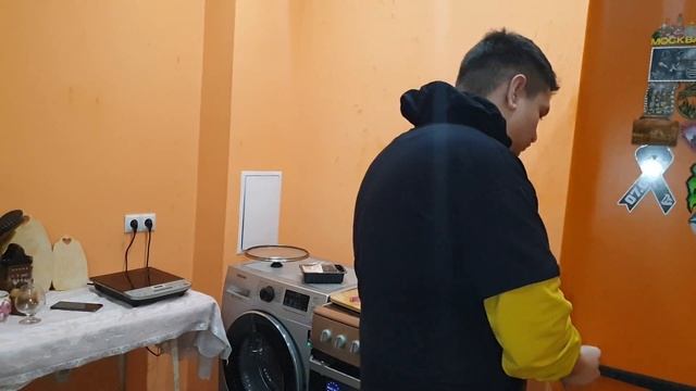 Рецепт приготовление вкусного жаренного свинного стейка от Руслана Гительмана! Жарю Бати стейки! смотреть онлайн