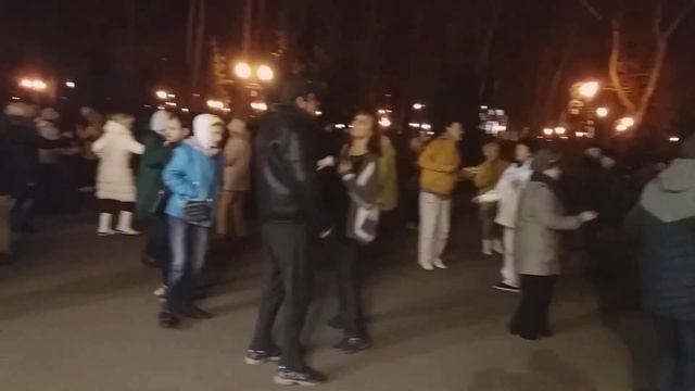 Харьков,танцы в парке,"Сердце моё преданно поёт" смотреть онлайн