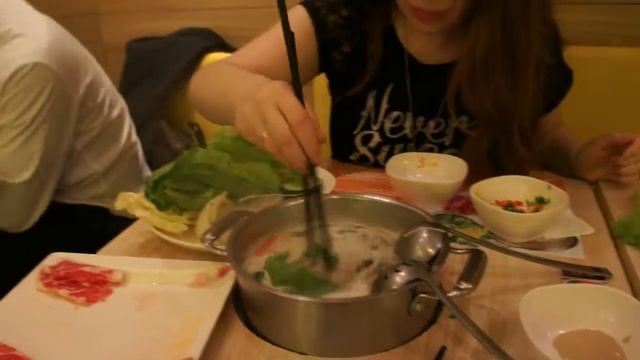 Даже в отпуске приходится варить суп) смотреть онлайн