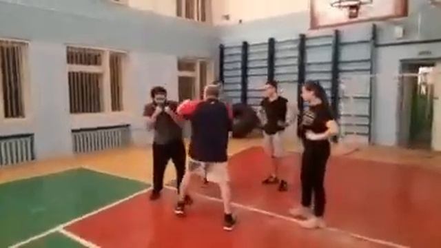 Боксёрский клуб "Полёт", тренировка смотреть онлайн