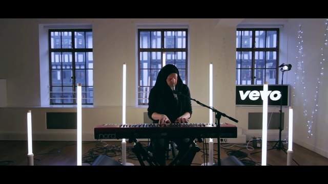 SOHN - Veto VEVO dscvr Live 2014