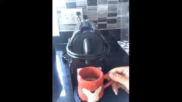 Nespresso Inissia Coffee Machine video review by Chris смотреть онлайн
