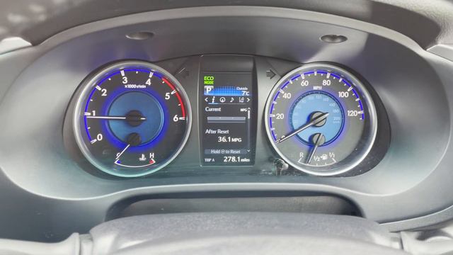 Toyota Hilux Invincible X Double Cab pickup смотреть онлайн