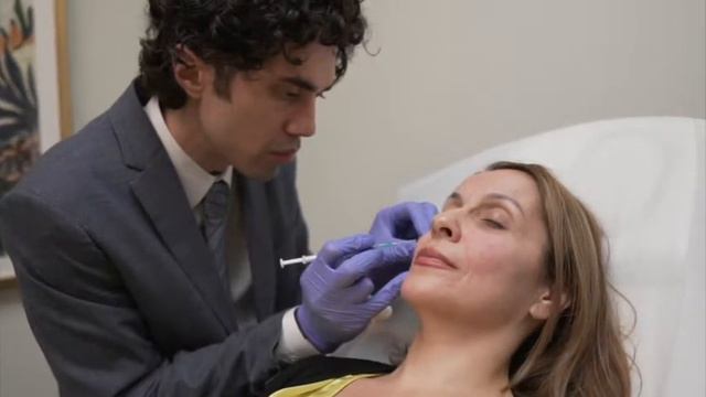 Under-eye fillers with Blunt Cannula - Dr. Qazi Using Belotero for Under-eye Hollowness смотреть онлайн