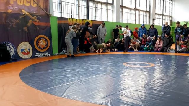 Юфо Краснодар [6 декабря 2020 ] Астраханец в военных шортах Vs Красный лосины