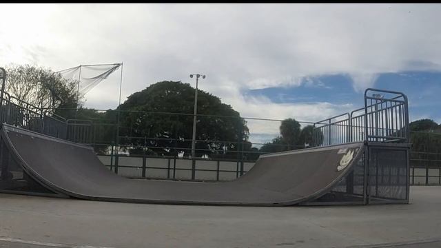 Little Skate session at Phipps with Tommy Cleary, Brandon Moran and Eric Colon смотреть онлайн