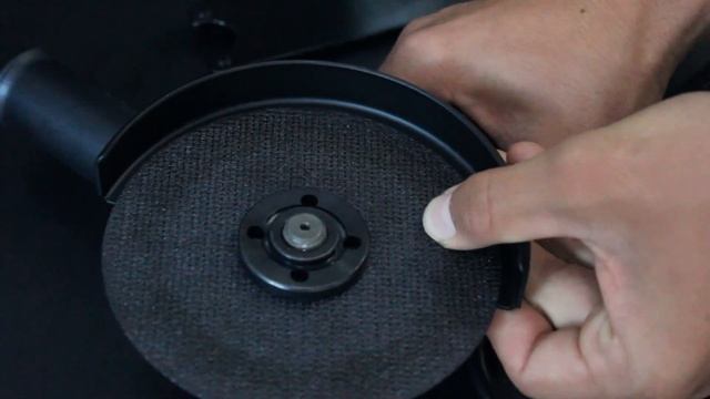 Як користуватися болгаркою Дніпро М | Як правильно встановлювати відрізний диск смотреть онлайн