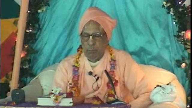 Шрила Нараяна Махарадж.Бхаджан: "Хари хари! Бипхале джанама гоаину". Баджер. 14.05.2006 г. смотреть онлайн