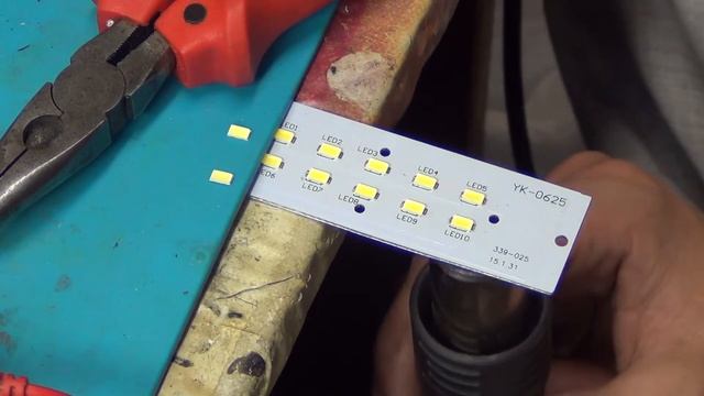 Ремонот настольной светодиодной лампы Uniel TLD-537 Black