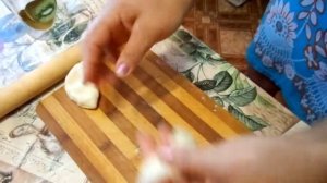 как красиво защипать пирожки,булочки,пироги.