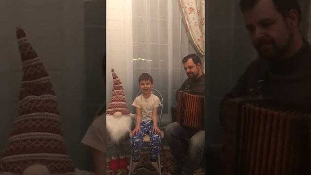 Муж и сын исполняют песню «Георгиевская ленточка» музыка и слова Игоря Растеряева. смотреть онлайн