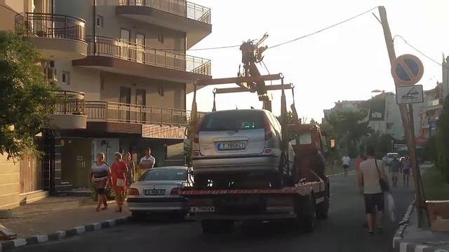 Злобный эвакуатор попался в "сети" в Святом Власе, Болгария смотреть онлайн