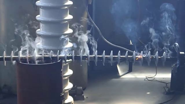 Испытание повышенным напряжением дефектного изолятора серии ЛП смотреть онлайн