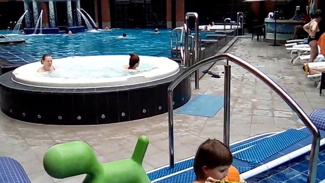 Малоизвестный аквапарк в Петербурге. Аквапарк отеля Sokos Palace Bridge смотреть онлайн