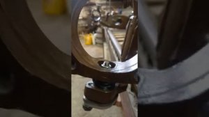 ЛуАЗ 969 кулаки на шаровых опорах и балка на подшипниках .