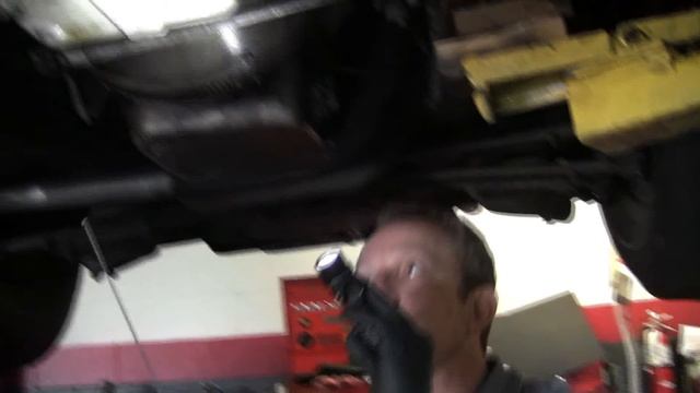 Rolls-Royce Silver Cloud III Resealing Steering Ram Pt 1 of 6 смотреть онлайн