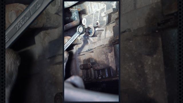 Что делать если сломался болт в блоке двигателя #shorts смотреть онлайн
