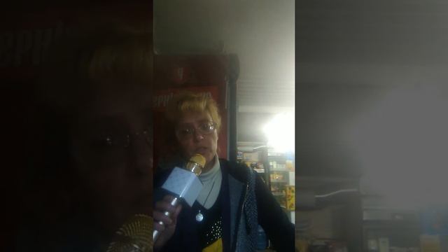 Плачет девушка в автомате. смотреть онлайн