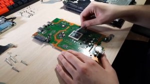 Чистка PlayStation 4 Slim от пыли, и замена термопасты.