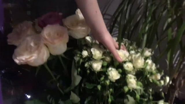 Моя реакция на цветы. Мне НИКОГДА не дарили СТОЛЬКО цветов смотреть онлайн