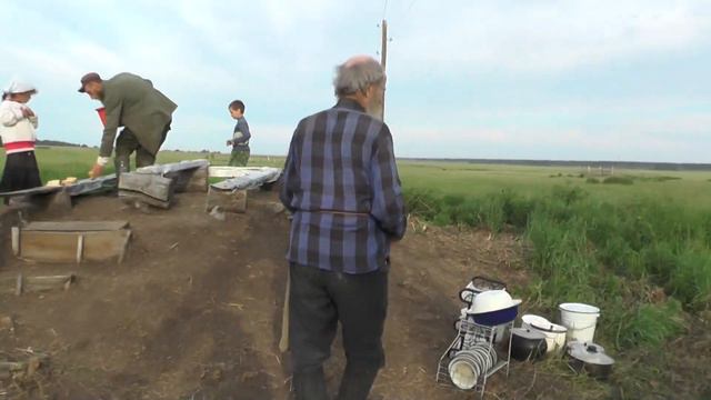 Колокол. Завтрак. Травой застилаем землю. смотреть онлайн