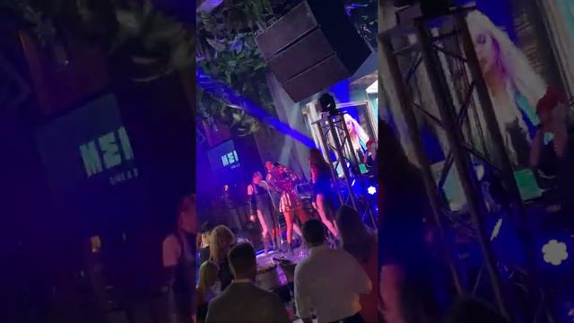 Концерт Ханны в ночном клубе - (Часть - 3) смотреть онлайн