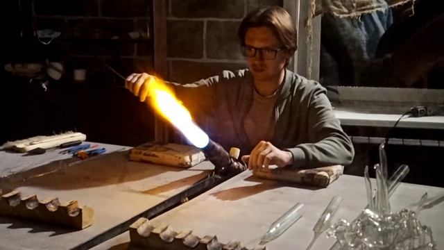 изготовление ёлочной игрушки кустарными способом. стеклодув. как делают ёлочные игрушки. смотреть онлайн