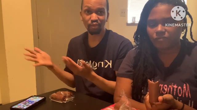Mother of Twins& King Morgan reviews little Debbie Strawberry 🍓 Swiss rolls! смотреть онлайн