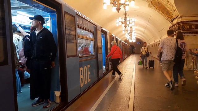 Оборвалась запись! Тематический "Поезд Возможностей" на станции "Киевская", АПЛ смотреть онлайн