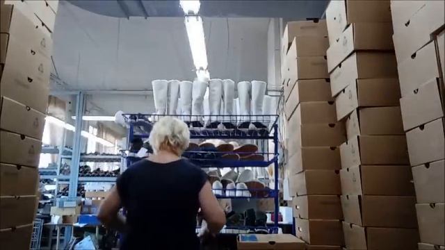 Новые модели обуви и много работают смотреть онлайн
