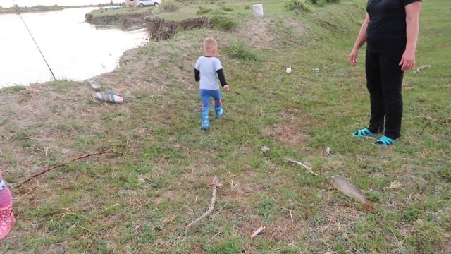 Рыбалка на Или всей семьей конец августа 2020 - амур, сазан...