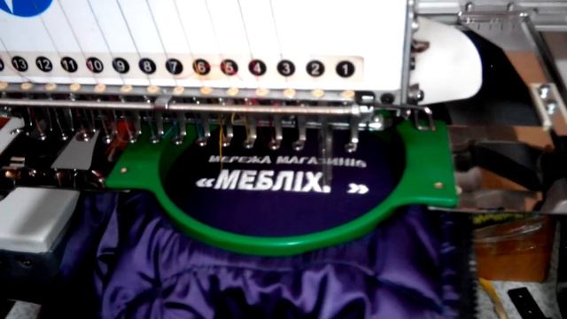 Вишивка на робочей форме продавцов магазинов МеблиХит смотреть онлайн