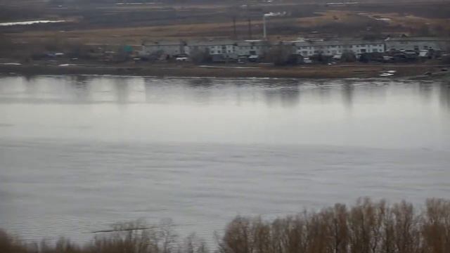 В Тобольске началась подвижка льда на Иртыше смотреть онлайн