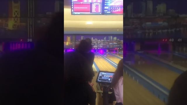 My daughter Birthday Bowling ? Party#birthday #party #bowling #games смотреть онлайн