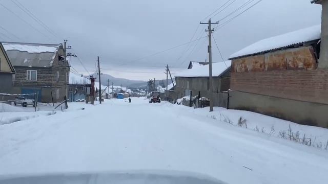 СТРАШНЫЙ ГОЛОЛЕД НА ДОРОГЕ, ПОМОГАЕМ ВСЕМ... смотреть онлайн