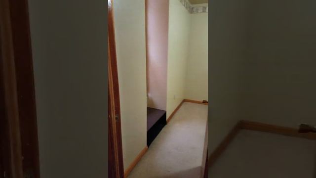 Stairs and Bedroom #1 смотреть онлайн